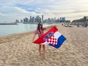 (FOTO I VIDEO) ZANIMLJIVOSTI IZ KATRA: U iščekivanju odlučujuće utakmice protiv Belgije, hrvatski navijači uživaju u blagodatima Dohe