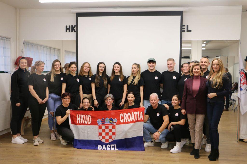 NJEGOVA ŽENA I PRIJESTUPNICI: U Baselu održana književna večer s hrvatskom spisateljicom Marijanom Dokoza