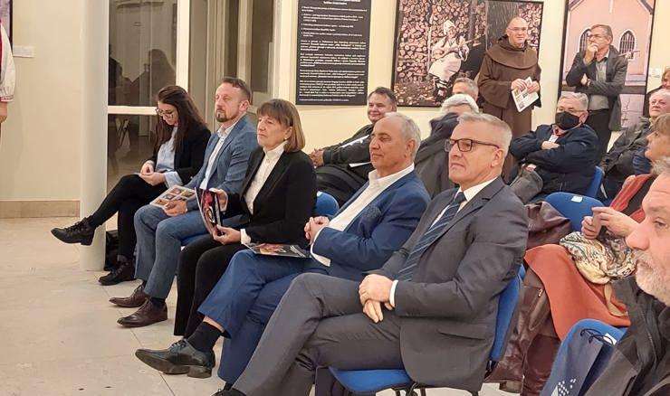 GALERIJA HRVATSKE MATICE ISELJENIKA: Etnografsko blago iz Bosne i Hercegovine u Zagrebu GALERIJA HRVATSKE MATICE ISELJENIKA: Etnografsko blago iz Bosne i Hercegovine u Zagrebu