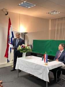 IZLOŽBA HRVATSKE NASTAVE HAMBURG: Novi naraštaji mladih Hrvatica i Hrvata pokazali kako vide stradavanja u Vukovaru i Škabrnji