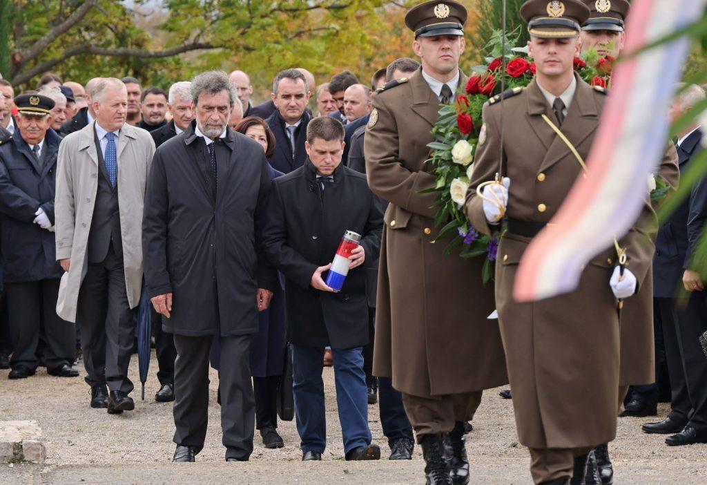Škabrnja: Mimohod Korak po korak