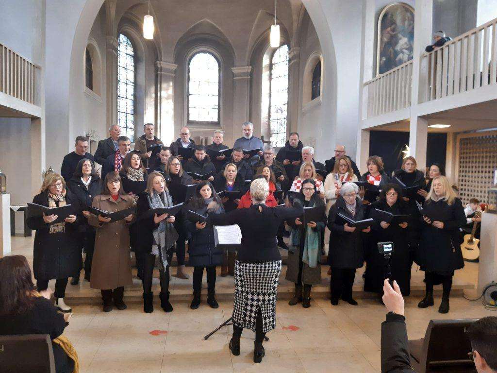 RADOST ZBOG "VATRENIH": Crkveni zbor HKZ Ludwigsburg održao koncert hrvatskih crkvenih i domoljubnih pjesama
