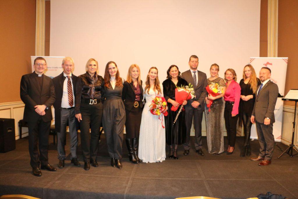 (FOTO) BOŽIĆNI KONCERT U RIMU: Hrvati, Talijani i Mađari uživali u izvedbama hrvatskih glazbenica (FOTO) BOŽIĆNI KONCERT U RIMU: Hrvati, Talijani i Mađari uživali u izvedbama hrvatskih glazbenica