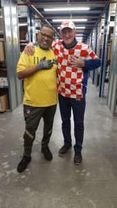 ZAJEDNO U POSLU I IŠČEKIVANJU: Hrvat i Brazilac u istoj firmi zagrljeni na radnom mjestu, ali što će biti nakon utakmice...