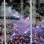 (FOTO) PONOSNI NA USPJEH VATRENIH: Trg bana Jelačića već pun navijača, počeo službeni program dočeka