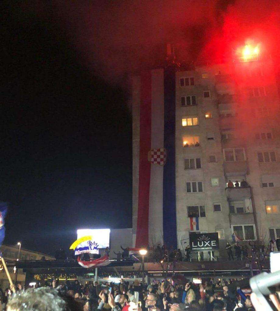 (VIDEO/FOTO) "NAJVEĆI HRVATSKI SIN": Tisuće Livnjaka dočekalo Dalića u njegovu rodnom gradu livno docek dalica