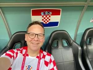 (VIDEO i FOTO) POZNATI GLAS IZ DOHE: Frano Ridjan bodri Vatrene, najavljuje utakmice i navija kod svakog pogotka Hrvatske