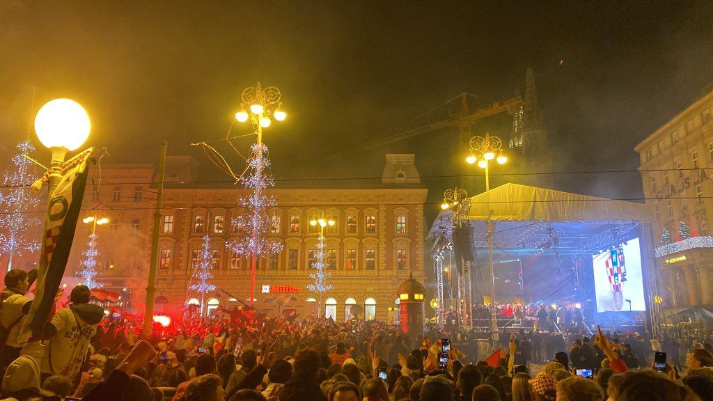VATRENE JE DOČEKALO VIŠE OD 100 TISUĆA NAVIJAČA: Među njima su i Hrvati iz iseljeništva!