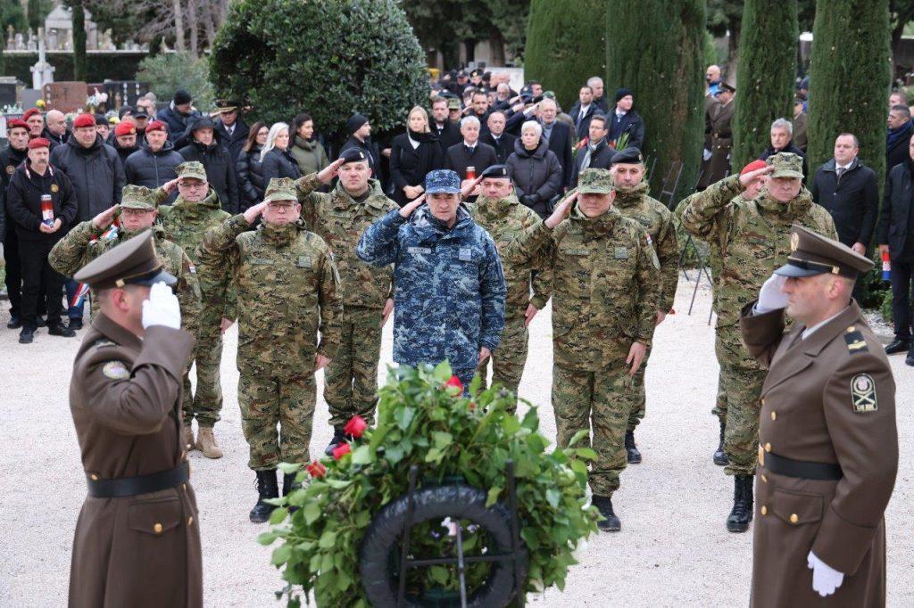 ZADAR NA NOGAMA: Budnicom i polaganjem vijenaca počelo oblježavanje 30. obljetnice VRO Maslenica