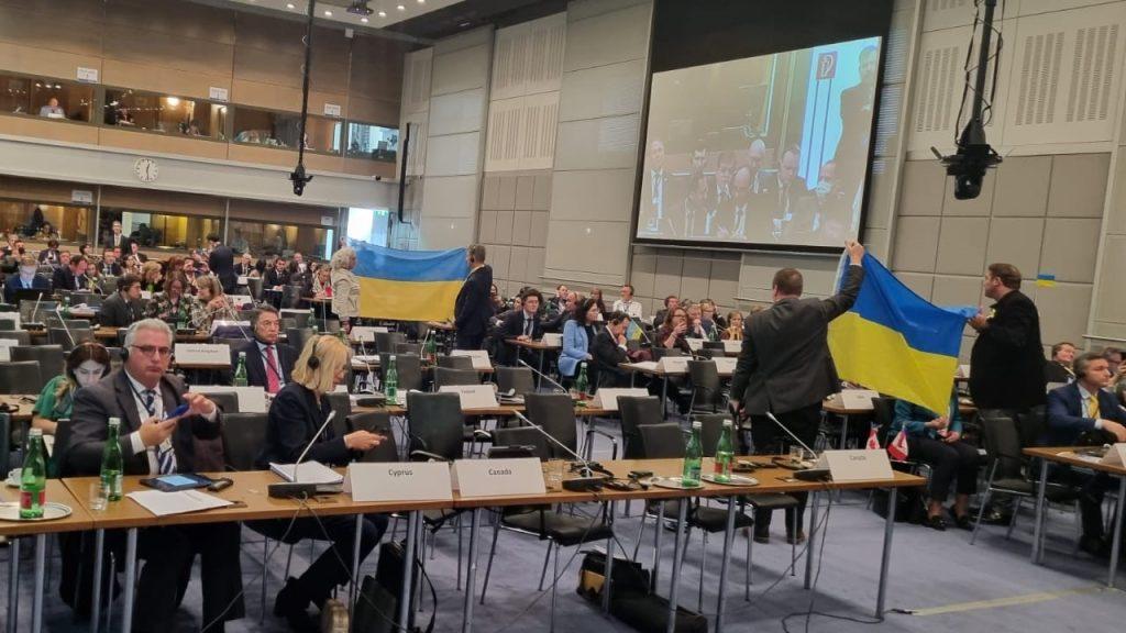 MEDIJIMA ULAZ ZABRANJEN: U Beču prosvjedi ispred OESS-a zbog dolaska Rusa na bečko zasjedanje, Ukrajina i Litva bojkotirale sastanak MEDIJIMA ULAZ ZABRANJEN: U Beču prosvjedi ispred OESS-a zbog dolaska Rusa na bečko zasjedanje, Ukrajina i Litva bojkotirale sastanak