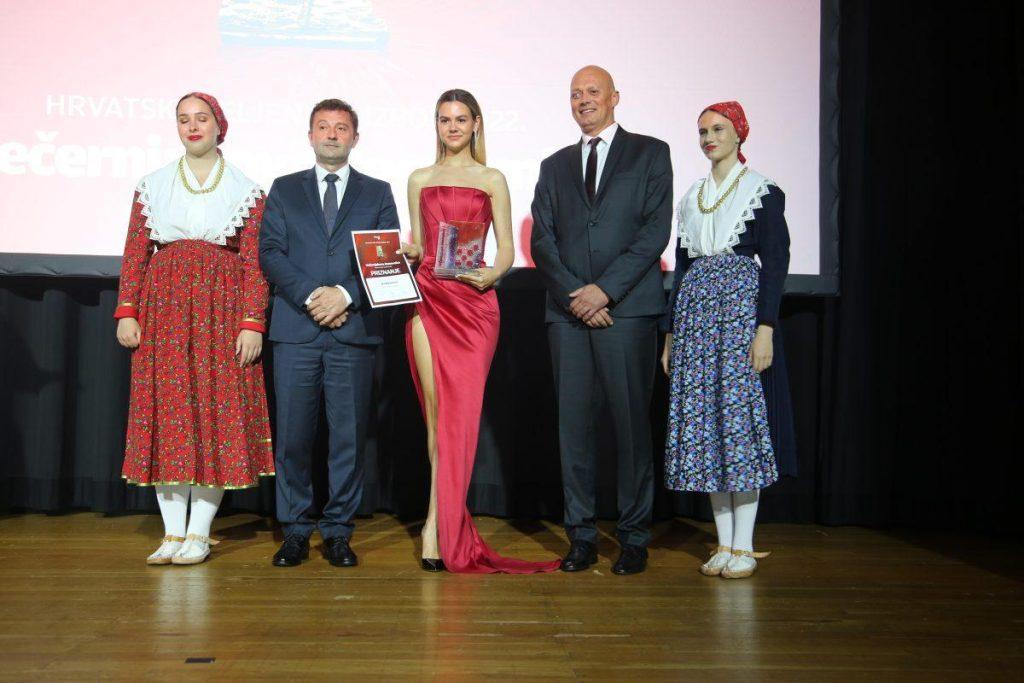 PRI KRAJU PRIPREME ZA DODJELU PRESTIŽNE 17. VEČERNJAKOVE DOMOVNICE: Poznati voditelji, glazbenici, uzvanici...
