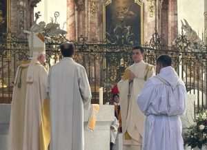 (FOTO i VIDEO) U ST. GALLENU ZAREĐEN NEKADAŠNJI PAPINSKI GARDIST: Veliko slavlje na ređenju Ivana Šarića