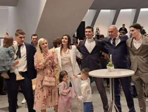 (FOTO i VIDEO) U ST. GALLENU ZAREĐEN NEKADAŠNJI PAPINSKI GARDIST: Veliko slavlje na ređenju Ivana Šarića