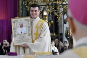 (FOTO i VIDEO) U ST. GALLENU ZAREĐEN NEKADAŠNJI PAPINSKI GARDIST: Veliko slavlje na ređenju Ivana Šarića