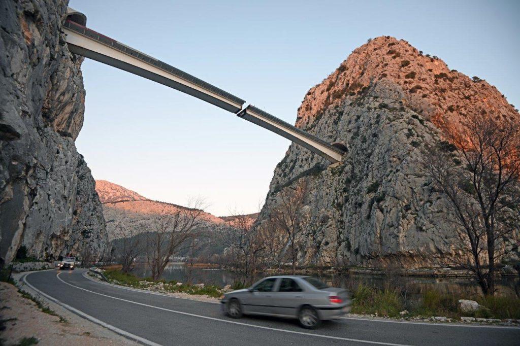 VELIKI DAN ZA OMIŠ: Spojen most duljine 244,45 metara iznad Cetine, spajanju nazočio i premijer Plenković