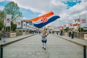 FESTIVAL “SVI zaJEDNO HRVATSKO NAJ”: Posjetitelje očekuje konjičko-scenski spektakl s lipicancima u dvorcu Eltz i koncert Gibonnija