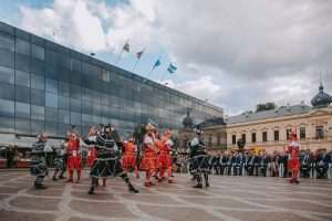 FESTIVAL “SVI zaJEDNO HRVATSKO NAJ”: Posjetitelje očekuje konjičko-scenski spektakl s lipicancima u dvorcu Eltz i koncert Gibonnija