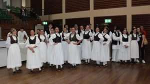 PONOSNI NA 25 GODINA POSTOJANJA: Predstavljamo Folklornu skupinu Hrvatske katoličke župe Main-Taunus/Hochtaunus iz Kelkheima PONOSNI NA 25 GODINA POSTOJANJA: Predstavljamo Folklornu skupinu Hrvatske katoličke župe Main-Taunus/Hochtaunus iz Kelkheima