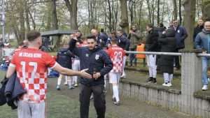(FOTO) CROATIA BONN SLAVILA NA TEŠKOM GOSTOVANJU: Marko Sinković, koji se vratio u momčad nakon 10 mjeseci od ozljede, svojim pogotkom odlučio derbi (FOTO) CROATIA BONN SLAVILA NA TEŠKOM GOSTOVANJU: Marko Sinković, koji se vratio u momčad nakon 10 mjeseci od ozljede, svojim pogotkom odlučio derbi