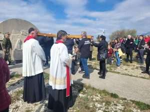 FOTO/VIDEO: Brojni vjernici pohodili Križni put na Humu