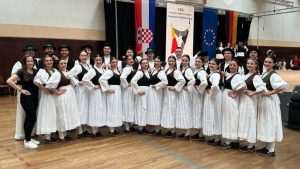 PONOSNI NA 25 GODINA POSTOJANJA: Predstavljamo Folklornu skupinu Hrvatske katoličke župe Main-Taunus/Hochtaunus iz Kelkheima PONOSNI NA 25 GODINA POSTOJANJA: Predstavljamo Folklornu skupinu Hrvatske katoličke župe Main-Taunus/Hochtaunus iz Kelkheima