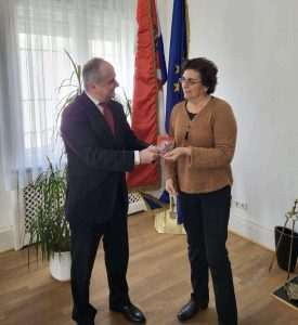 U VELEPOSLANSTVU RH U BERLINU: Sonji Breljak naknadno uručena statua Večernjakove domovnice