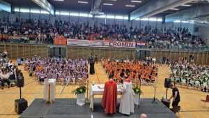 CROMIN 2023.: Na tradicionalnom susretu hrvatskih ministranata i malih misijskih zborova nastupilo oko 550 mladih Hrvata iz Švicarske