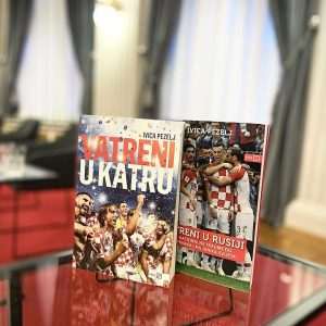 PRED BROJNOM PUBLIKOM: Predstavljena knjiga "Vatreni u Katru" sportskog novinara Ivice Pezelja