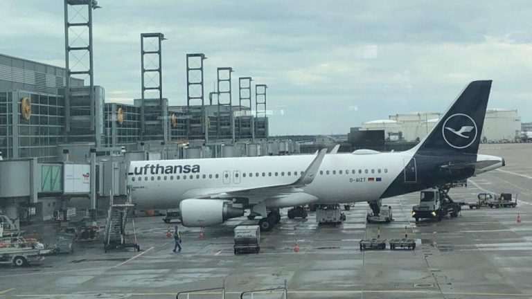 Zrakoplov Lufthanse u frankfurtskoj zračnoj luci (ILUSTRACIJA) / Foto: Fenix (SIM)
