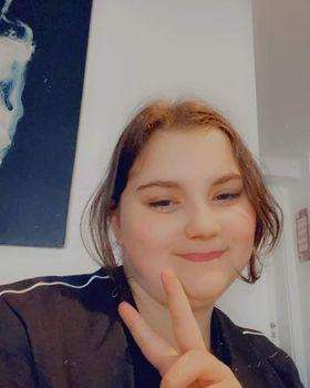 NJEMAČKA: Nestala 14-godišnja Marija Z., u trenutku nestanka bila je odjevena u crnu trenirku i bijele tenisice NJEMAČKA: Nestala 14-godišnja Marija Z., u trenutku nestanka bila je odjevena u crnu trenirku i bijele tenisice