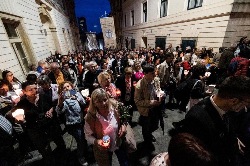 ZAGREB: Svetkovina Majke Božje od Kamenitih vrata uz procesiju od katedrale do Kamenitih vrata