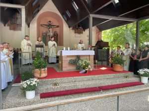 (FOTO) DUHOVSKI PONEDJELJAK U MARIENTHALU: Okupio se puno veći broj vjernika nego prethodnih godina, mnogi su stigli i iz okolice Stuttgarta, iz Ludwigshafena...