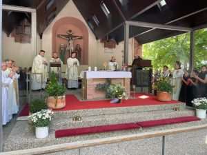 (FOTO) DUHOVSKI PONEDJELJAK U MARIENTHALU: Okupio se puno veći broj vjernika nego prethodnih godina, mnogi su stigli i iz okolice Stuttgarta, iz Ludwigshafena...