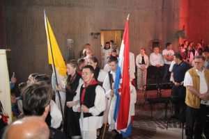(FOTO) HODOČAŠĆE U NEVIGES: Oko 5.000 hodočasnika hodočastilo Majci Božjoj u Neviges (FOTO) HODOČAŠĆE U NEVIGES: Oko 5.000 hodočasnika hodočastilo Majci Božjoj u Neviges