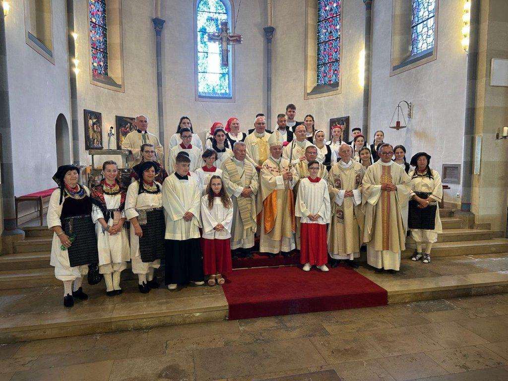 VELIKO SLAVLJE U BOCHUMU: Hrvatska katolička zajednica Bochum obilježila 50. godina postojanja