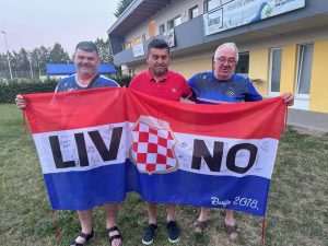NAKON OKUPLJANJA U FRANKFURTU: Hrvatski nogometni navijači krenuli super modernim kamperima u Nizozemsku na Final Four Lige nacija