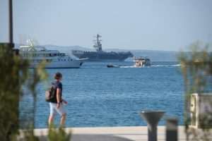 PONOS AMERIČKE MORNARICE: U Split uplovio najveći ratni brod, američki nosač aviona USS Gerald R. Ford