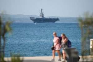 PONOS AMERIČKE MORNARICE: U Split uplovio najveći ratni brod, američki nosač aviona USS Gerald R. Ford