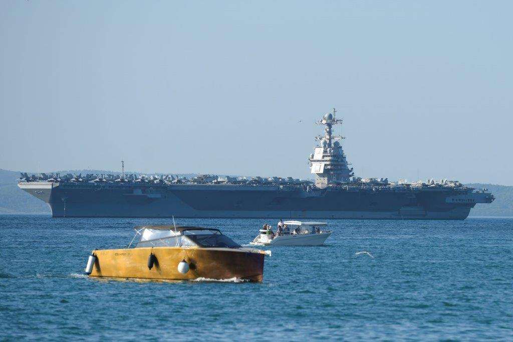 PONOS AMERIČKE MORNARICE: U Split uplovio najveći ratni brod, američki nosač aviona USS Gerald R. Ford