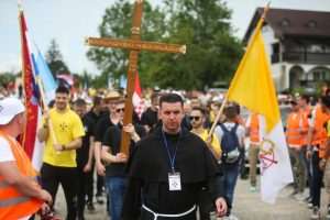 ZAGREB: Ovogodišnji 5. Antunovski hod mladih okupio više tisuća ljudi - „nepoznata Zagrepčanka“ izazvala incident zapriječivši prolaz na Maksimirskoj cesti