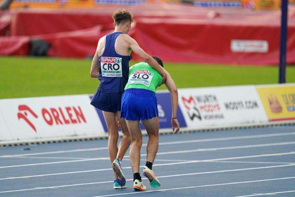 FAIR-PLAY POTEZOM ODUŠEVIO SVIJET: Hrvatski atletičar Dino Bošnjak podigao i nosio slovenskog trkača do cilja