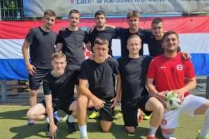 (FOTO I VIDEO) SJAJNO IZDANJE TURNIRA CROATIA CUP 2023. U FRANKFURTU: Prvi Erzgebirge Haue, drugi Cafe Ludwig, treći Brzi i žestoki (FOTO I VIDEO) SJAJNO IZDANJE TURNIRA CROATIA CUP 2023. U FRANKFURTU: Prvi Erzgebirge Haue, drugi Cafe Ludwig, treći Brzi i žestoki