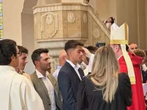 SVETA POTVRDA U ST. GALLENU: Biskup Palić krizmao 42-je mladih na sjeveru Švicarske