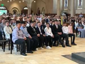 SVETA POTVRDA U ST. GALLENU: Biskup Palić krizmao 42-je mladih na sjeveru Švicarske