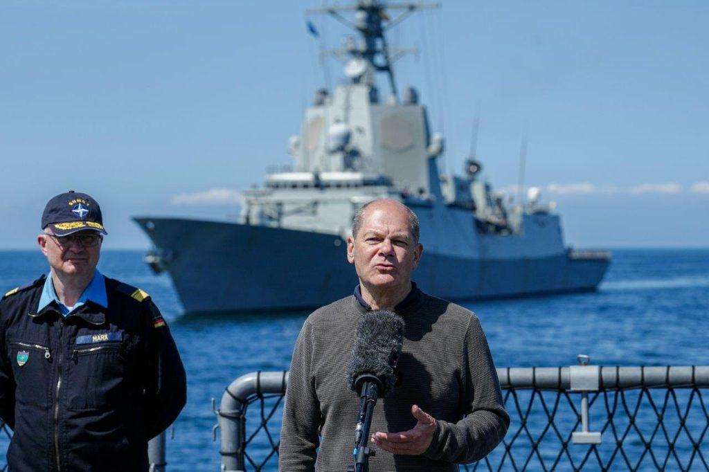 KANCELAR SCHOLZ NA BALTIKU: S njemačke fregate gledao pomorske vojne vježbe NATO snaga za brzo djelovanje