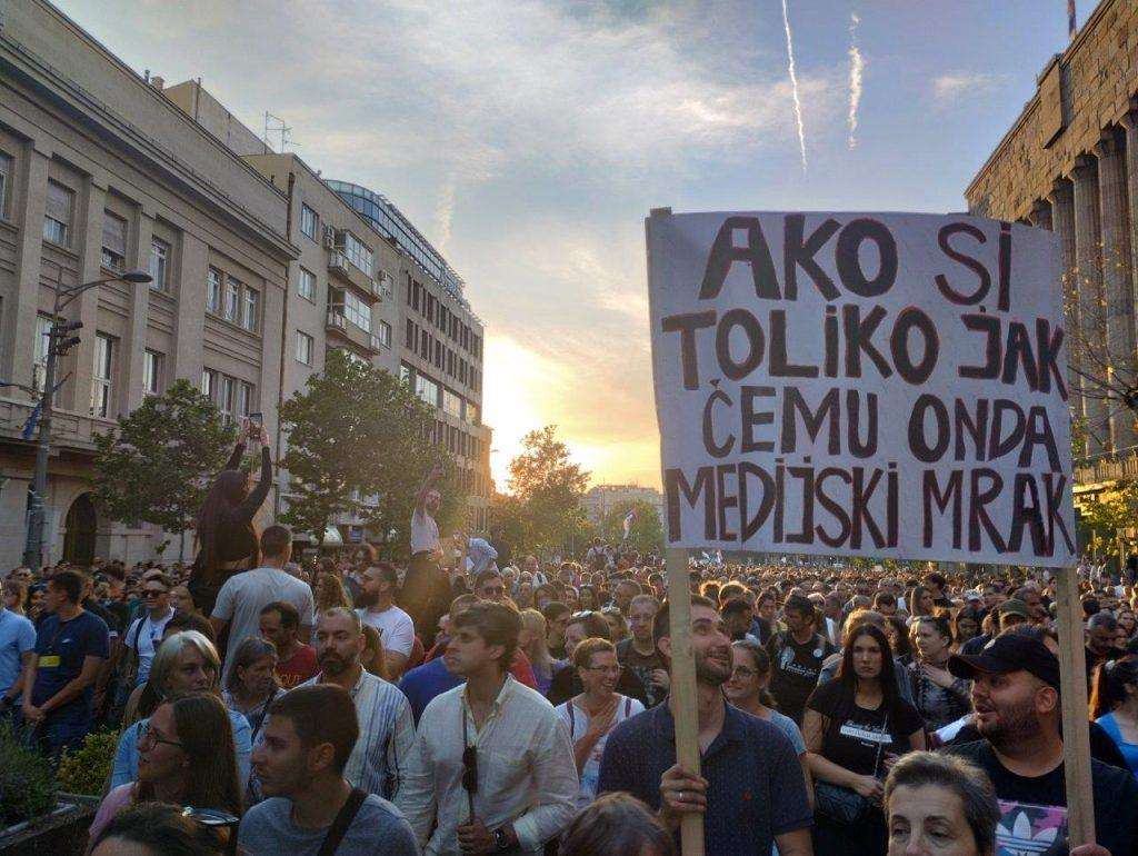 NAJMASOVNIJI PROSVJED U BEOGRADU: Više desetaka tisuća ljudi skandiralo "Vučiću odlazi", tražili i smjene u RTS-u