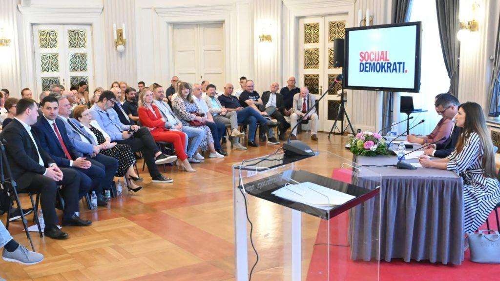 PORUKA SA OSNIVAČKOG SABORA ZAGREBAČKIH SOCIJALDEMOKRATA: Zagreb mora biti brži, jači i moderniji PORUKA SA OSNIVAČKOG SABORA ZAGREBAČKIH SOCIJALDEMOKRATA: Zagreb mora biti brži, jači i moderniji