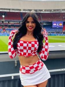 FINALE BEZ IVANE NE MOŽE!: Atraktivna navijačica koja je rođena u Frankfurtu "zapalila" Rotterdam, bila je uz Vatrene FINALE BEZ IVANE NE MOŽE!: Atraktivna navijačica koja je rođena u Frankfurtu "zapalila" Rotterdam, bila je uz Vatrene