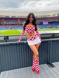 FINALE BEZ IVANE NE MOŽE!: Atraktivna navijačica koja je rođena u Frankfurtu "zapalila" Rotterdam, bila je uz Vatrene FINALE BEZ IVANE NE MOŽE!: Atraktivna navijačica koja je rođena u Frankfurtu "zapalila" Rotterdam, bila je uz Vatrene