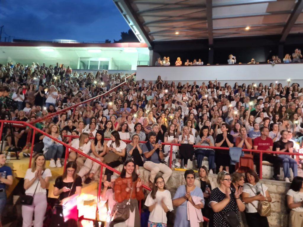(FOTO i VIDEO) VELIKI KONCERT U MOSTARU: 10 tisuća ljudi pjesmom i molitvom slavilo Gospodina (FOTO i VIDEO) VELIKI KONCERT U MOSTARU: 10 tisuća ljudi pjesmom i molitvom slavilo Gospodina